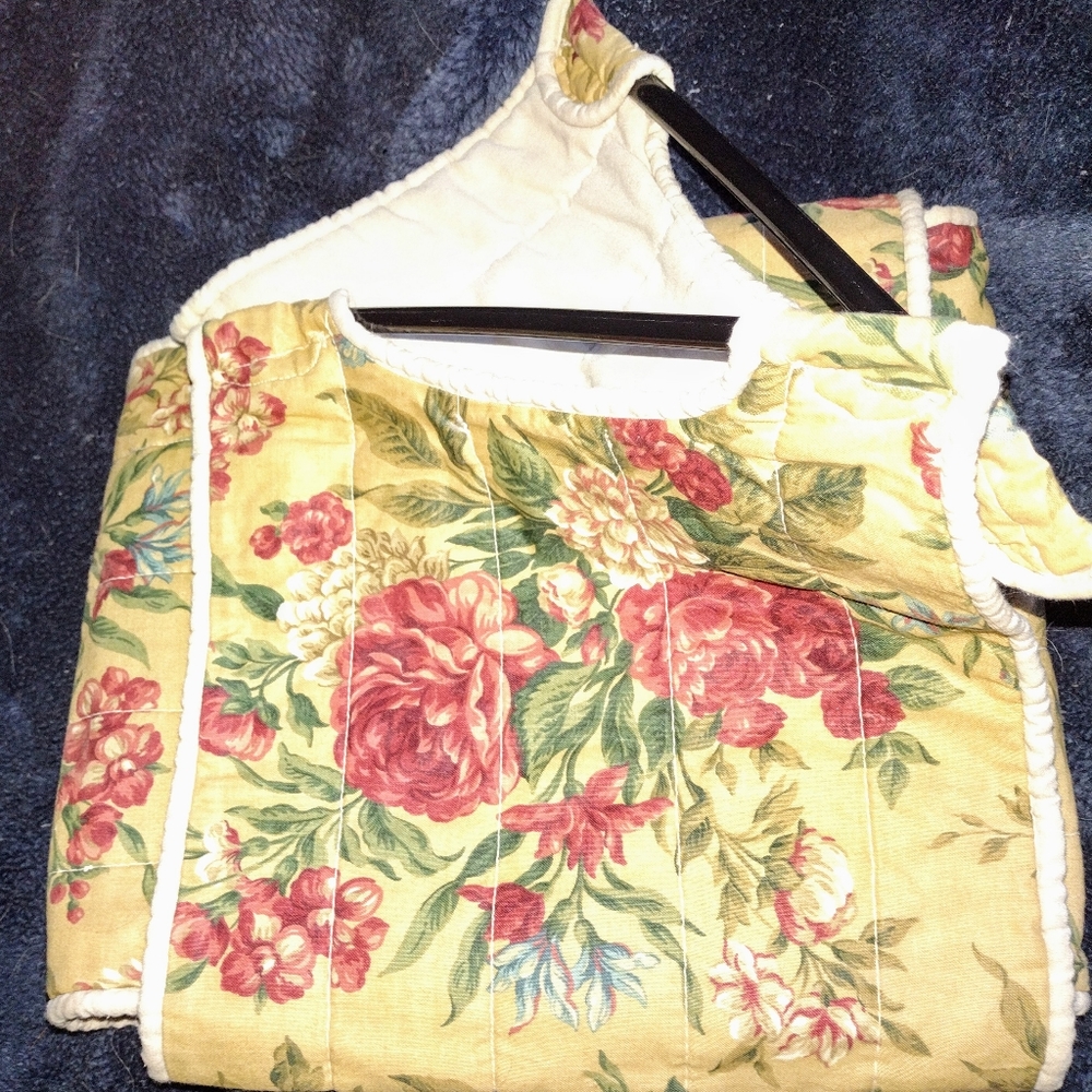 Vintage casserole dish carrier looks (Handmade)